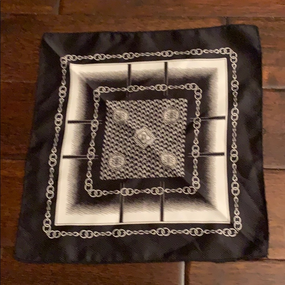 Vintage pocket square Black & White w/ Chain Link